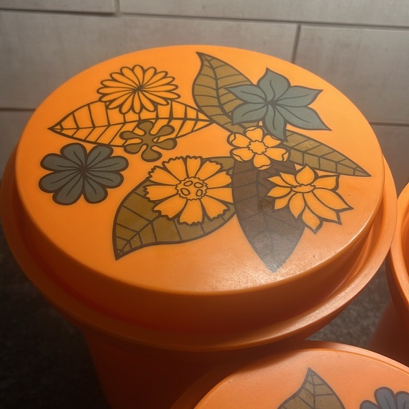 VINTAGE Rubbermaid orange floral canister set. Plastic with painted flowers. - Picture 2 of 4